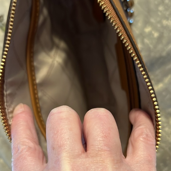 Michael Kors small Dover crossbody. 10”x6”. Almost new! - Picture 3 of 5